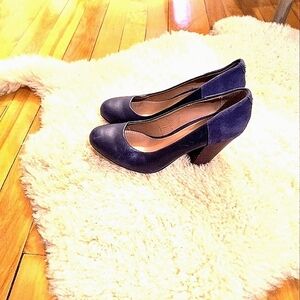 Size 7.5 Aldo Women's shoes (high heels). Leather Navy blue.